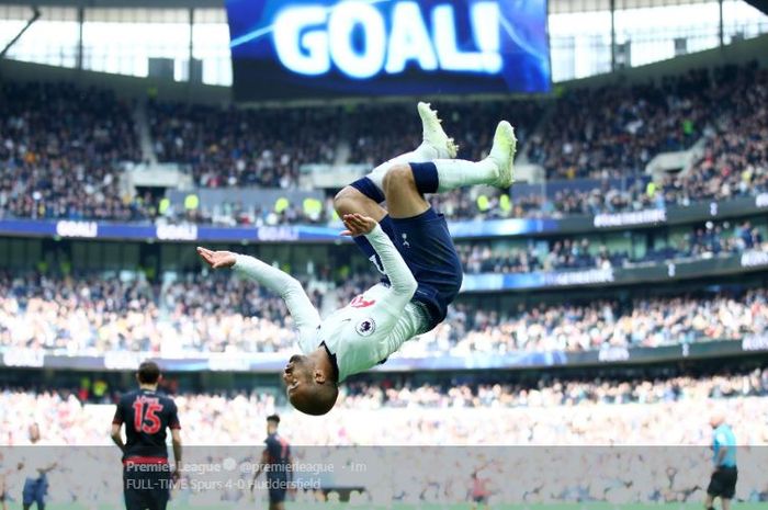 Winger Tottenham Hotspur, Lucas Moura, berselebrasi untuk golnya dalam laga pekan ke-34 Liga Inggris kontra Huddersfield Town di Tottenham Hotspur Stadium, 13 April 2019.