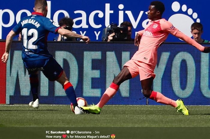 Aksi pemain muda Barcelona, Moussa Wague, saat pertandingan melawan Huesca pada pekan ke-32 Liga Spanyol di Estadio El Alcoraz.