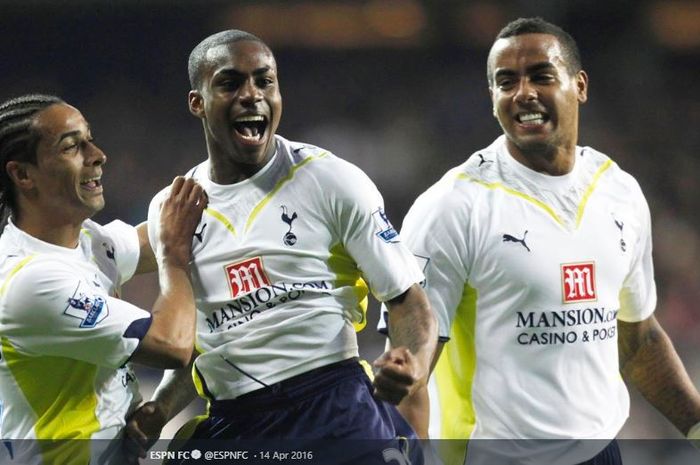 Bek sayap Tottenham Hotspur, Danny Rose (kiri), menjalani debut di Liga Inggris dalam laga pekan ke-34 musim 2009-2019 kontra Arsenal.