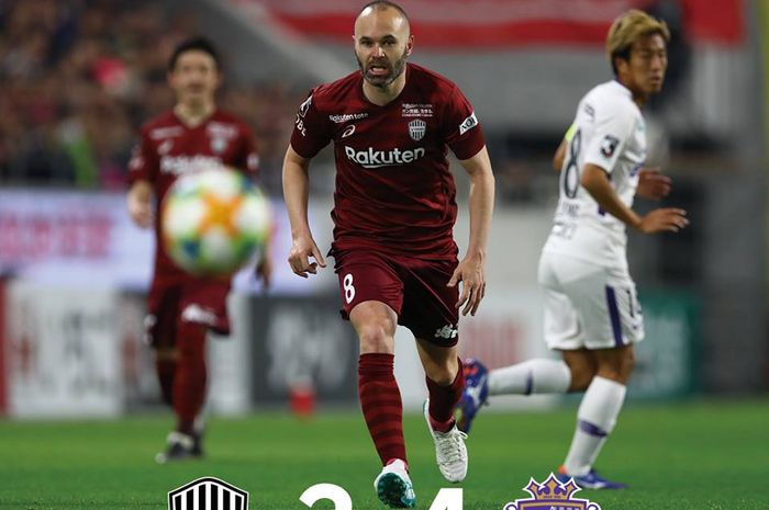 Aksi Andres Inieste bersama Vissel Kobe saat menjamu Sanfrecce Hiroshima pada lanjutan Liga Jepang 1 2019 di Stadion Noevir, 14 April 2019. 