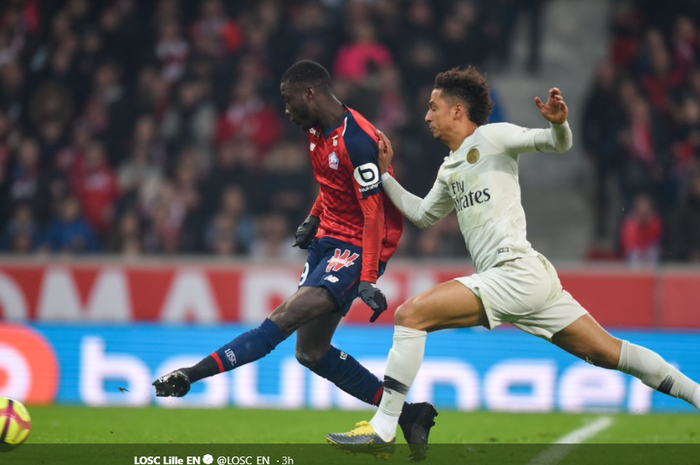 Striker Lille, Nicolas Pepe, mencetak gol ke gawang PSG pada pekan ke-32 Liga Prancis, Minggu (14/4/2019) di Stadion Pierre-Mauroy.