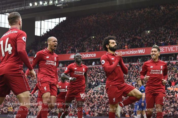 Mohamed Salah (dua dari kanan) merayakan gol yang dicetaknya ke gawang Chelsea pada pertandingan pekan ke-34 Liga Inggris 2018-2019 di Stadion Anfield, 14 April 2019.