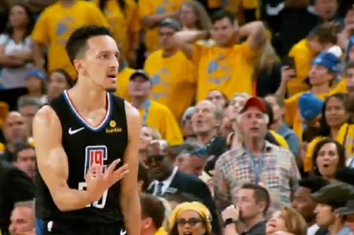 Pebasket LA Clippers, Landry Shamet, seusai berhasil melakukan tembakan tiga poin pada gim kedua babak pertama Playoff NBA 2019, di Oracle Arena, Senin (15/4/2019).