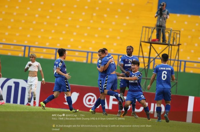 Para pemain Becamex Binh Duong merayakan gol ke gawang Shan United dalam partai Piala AFC, 16 April 2019.