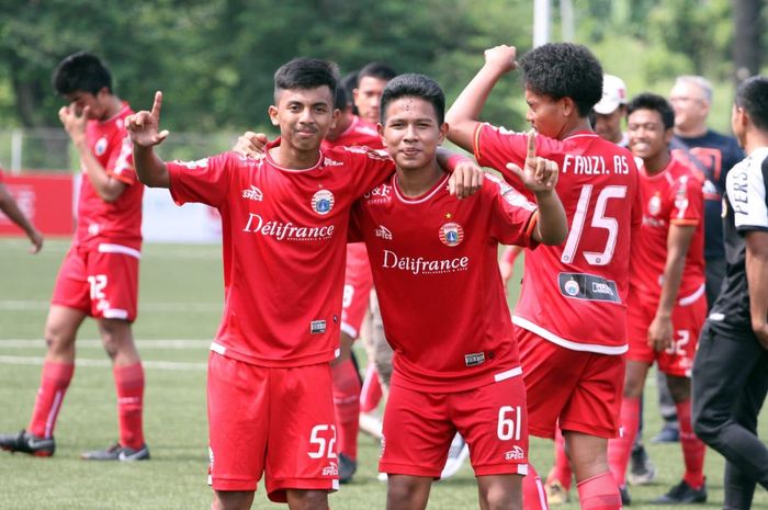 Dua pemain Persija Jakarta U-18, Fikri Irvanuddin dan Muhammad Rifqi Adira, dipanggil untuk mengikuti pemusatan latihan bersama timnas U-18 Indonesia