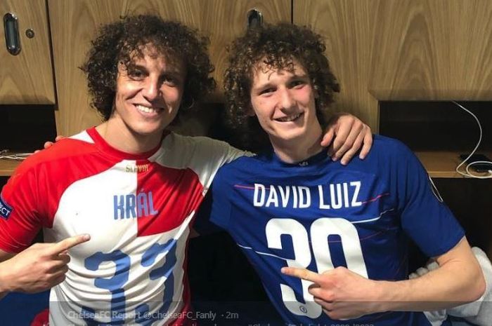 Partai leg kedua perempat final Liga Europa antara Chelsea dan Slavia Praha jadi momentum pertemuan David Luiz (kiri) dengan 'kembarannya', Alex Kral.