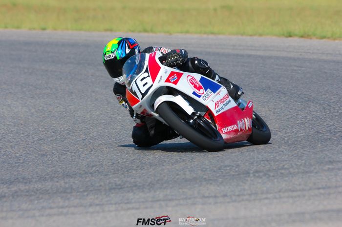 Pembalap Honda, Azryan Dheyo Wahyumaniadi, menjuarai balapan kedua seri perdana ajang balap Thailand Talent Cup di Thailand Circuit, Nakom Phatom, Thailand (21/4/2019).