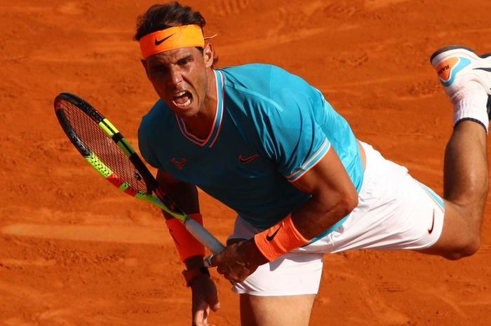 Rafael Nadal saat melakoni laga kontra Fabio Fognini pada babak semifinal Monte Carlo Masters 2019, Sabtu (20/4/2019)