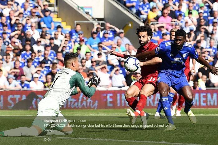 Winger Liverpool, Mohamed Salah, beraksi dalam laga pekan ke-35 Liga Inggris kontra Cardiff City di Cardiff City Stadium, 21 April 2019.