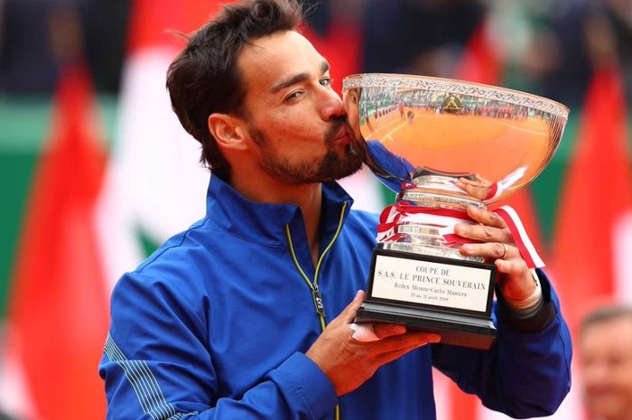 Selebrasi petenis asal Italia, Fabio Fognini usai menjuarai Monte Carlo Masters 2019, Minggu (21/4/2019)