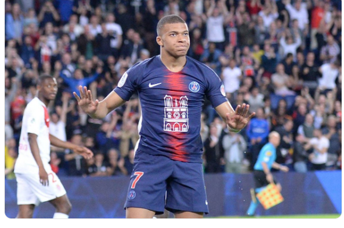 Penyerang PSG, Kylian Mbappe, mencetak hat-trick saat klubnya mengalahkan AS Monaco 3-1, Minggu (21/4/2019) di Parc des Princes.