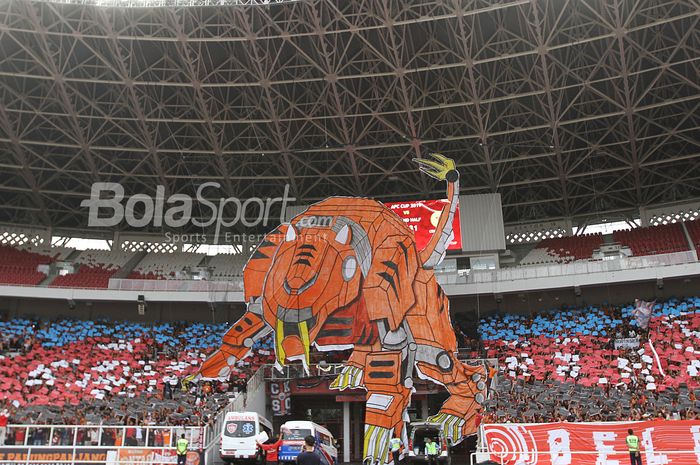 Koreografi suporter Persija Jakarta, The Jak Mania.