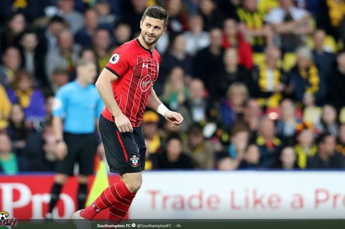 Striker Southampton, Shane Long, merayakan gol yang dicetak ke gawang Watford dalam laga Liga Inggris di Stadion Vicarage Road, Selasa (23/4/2019).