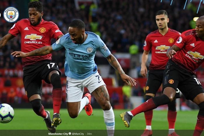 Penyerang Manchester City, Raheem Sterling (kedua dari kiri), beraksi dalam laga Liga Inggris melawan Manchester United di Stadion Old Trafford, Rabu (24/4/2019).