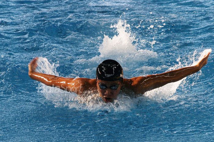 Perenang Nasional Putri, Adinda Larasati Dewi saat turun di nomor 50 meter gaya kupu-kupu pada Festival Akuatik Indonesia 2019 dengan cacatan waktu 04.18.79 di Aquatic Center, Gelora Bung Karno, Jakarta, Kamis (25/4/2019).