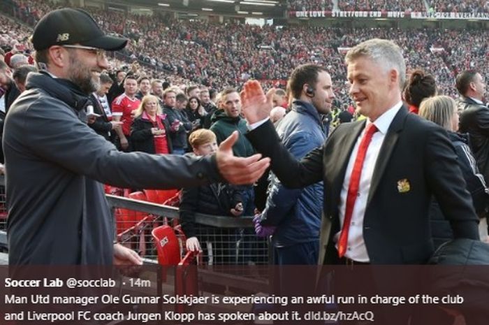 Juergen Klopp dan Ole Gunnar Solskjaer saling berbagi sapaan seusai pertandingan Man United vs Liverpool di Old Trafford