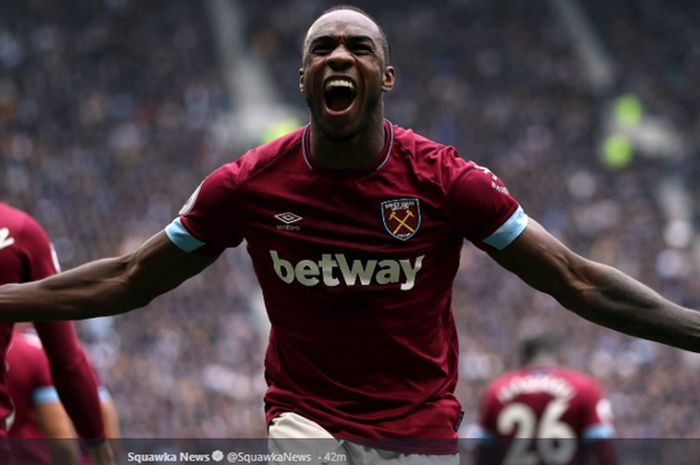 Pemain  West Ham, Michail Antonio, merayakan gol yang dicetaknya ke gawang Tottenham Hotspur pada pertandingan pekan ke-36 Liga Inggris di Stadion Tottenham Hotspur, 27 April 2019.