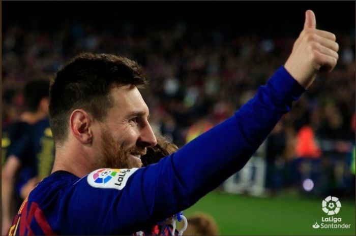 Lionel Messi merayakan gelar juara Liga Spanyol 2018-2019 bersama Barcelona.