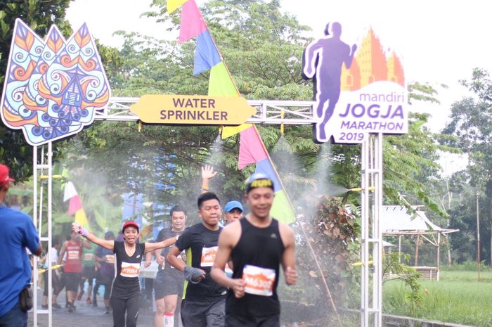 Suasana Mandiri Jogja Marathon 2019 yang sangat semarak dan penuh dengan nuansa budaya yang tak meninggalkan arti sportivitas pada 28 April 2019. 