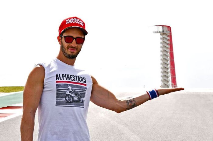 Pembalap tim Mission Winnow Ducati, Andrea Dovizioso tengah berpose di Sirkuit Americas