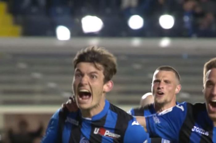 Gelandang Atalanta, Marten de Roon, merayakan golnya ke gawang Udinese pada laga Liga Italia pada Selasa (30/4/2019) di Stadion Azzurri d'Italia, Bergamo.