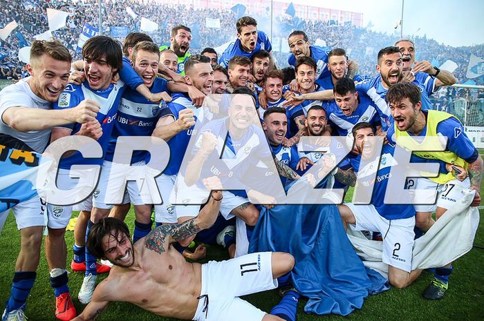 Suka cita para pemain Brescia seusai mengalahkan Ascoli pada laga ke-34 Serie B 2018-2019 di Stadio Mario Rigamonti, 1 Mei 2019. 