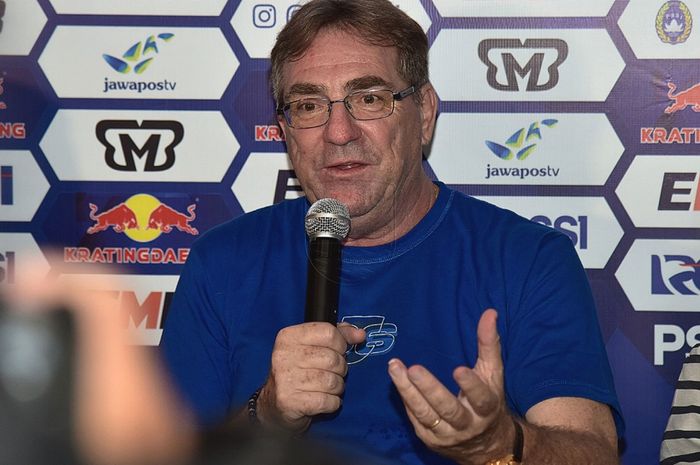 Pelatih anyar Persib Bandung, Robert Rene Alberts