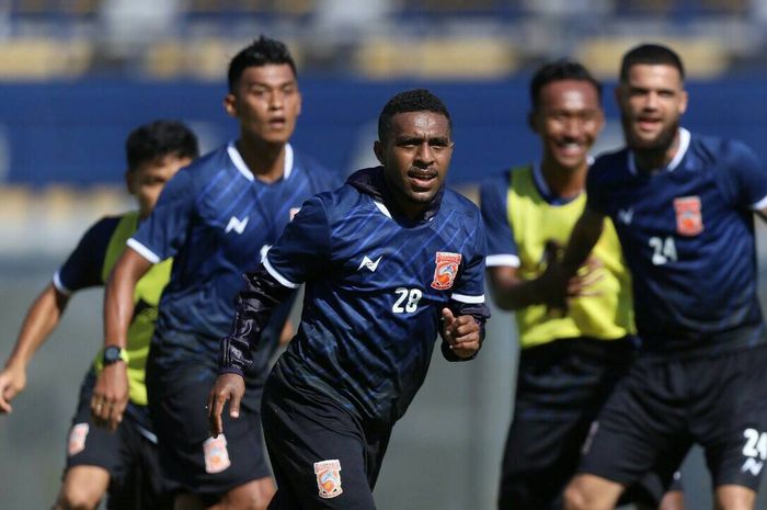 Para pemain Borneo FC saat berlatih menjelang laga kontra Persib Bandung pada leg kedua delapan besar Piala Indonesia 2018.