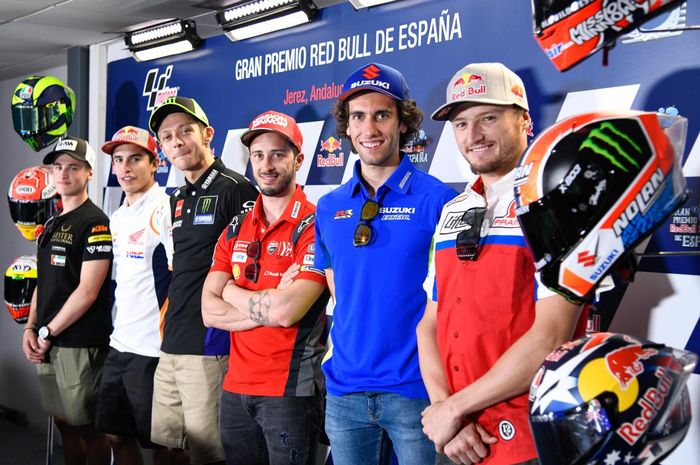 Para pembalap MotoGP berpose dalam konferensi pers jelang MotoGP Spanyol di Sirkuit Jerez, Kamis (32/5/2019).