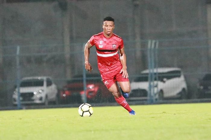 Gelandang asal Liberia, Sackie Teah Doe, saat menjalani trial bersama Madura United.