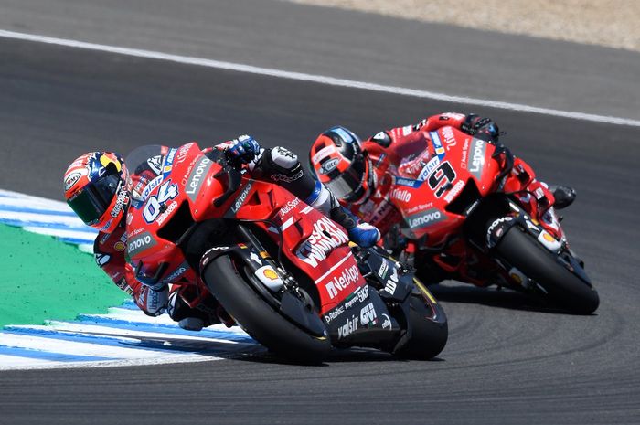 Andrea Dovizioso dan Danilo Petrucci ketika menjalani balapan MotoGP Spanyol 2019, Minggu (5/5/2019).