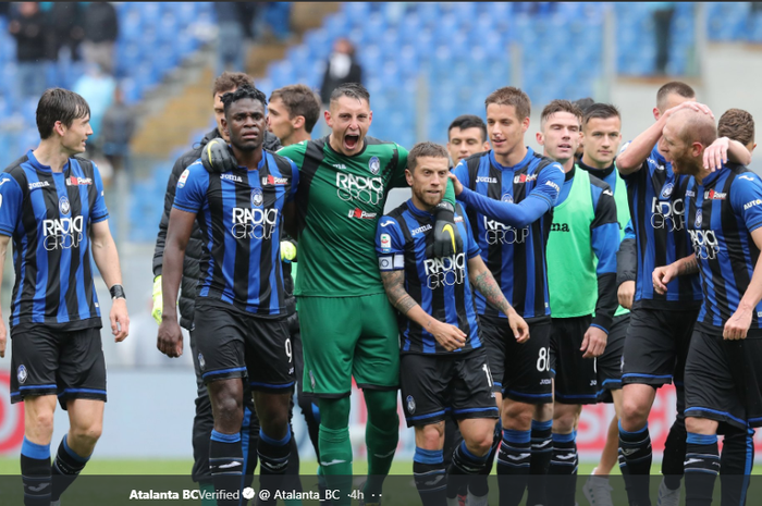 Para pemain Atalanta merayakan kemenangan 3-1 atas Lazio pada pekan ke-37 Liga Italia, Minggu (5/5/2019) di Olimpico Roma.