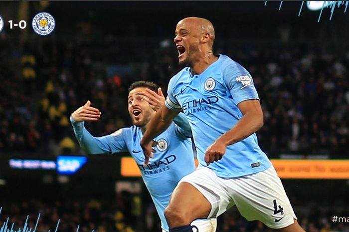 Kapten Manchester City, Vincent Kompany, berselebrasi seusai menjebol gawang Leicester City pada laga di Etihad Stadium, Senin (6/5/2019)