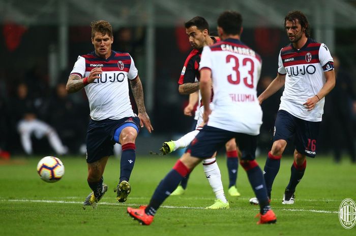 Winger AC Milan, Suso, mencetak gol dalam laga pekan ke-35 Liga Italia kontra Bologna di Stadion San Siro, 6 Mei 2019.