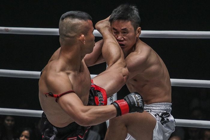 Atlet ONE Championship asal Thailand, Nong-O Gaiyanghadao (kiri).