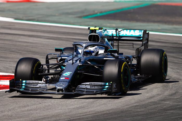 Aksi Valtteri Bottas (Mercedes) saat melintasi Sirkuit Catalunya dalam sesi FP1 F1 GP Spanyol 2019 yang digelar Jumat (10/5/2019)