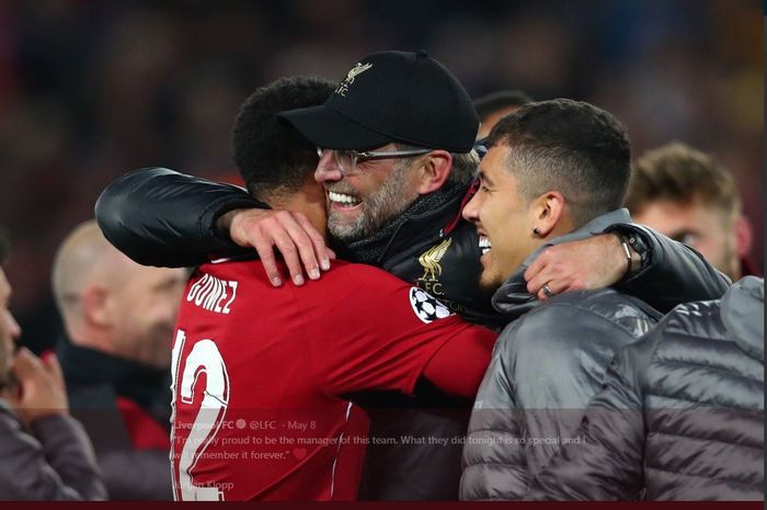 Juergen Klopp dan pemainnya merayakan kesuksesan Liverpool lolos ke final Liga Champions.