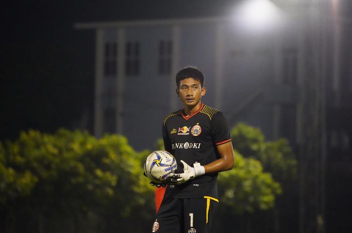 Kiper muda Persija Jakarta, Gianluca Pagliuca Rossy saat berlatih di Lapangan PSAU, Halim Perdanakusuma, Jakarta Timur, Jumat (10/5/2019). 