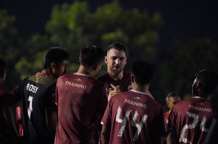 Marko Simic kembali berlatih bersama Persija Jakarta di Lapangan PSAU, Halim Perdanakusuma, Jakarta Timur, Jumat (10/5/2019).