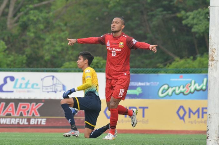 Selebrasi Maycon Calijuri seusai menyumbang gol untuk Shan United ke gawang tuan rumah Yangon United pada laga lanjutan Liga Myanmar 2019, 11 Mei 2019. 