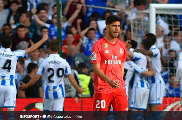 Marco Asensio berjalan lunglai setelah Real Madrid dibobol Real Sociedad pada laga pekan ke-37 Liga Spanyol di San Sebastian, 12 Mei 2019.