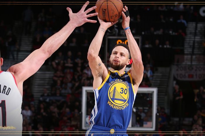 Stephen Curry menjadi top scorer saat Golden State Warriors meraih kemenangan pada partai ketiga final wilayah barat NBA 2019, Minggu (19/5/2019) pagi WIB