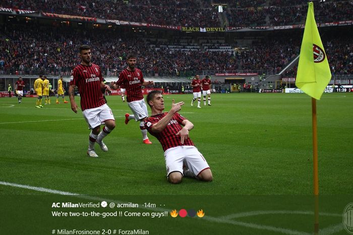 Penyerang AC Milan, Krzysztof Piatek, merayakan gol yang dicetaknya ke gawang Frosinone pada pekan ke-37 Liga Italia, Minggu (19/5/2019) di San Siro.