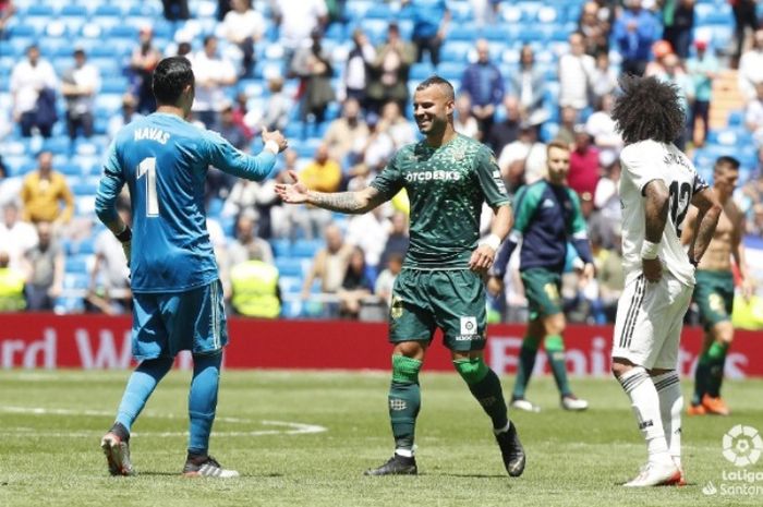 Striker Real Betis, Jese Rodriguez, dalam laga di kandang Real Madrid pada Minggu (19/5/2019).