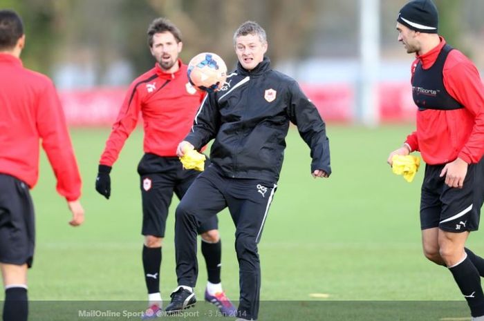 Pelatih Manchester United, Ole Gunnar Solskjaer, saat melatih Cardiff City pada tahun 2014.