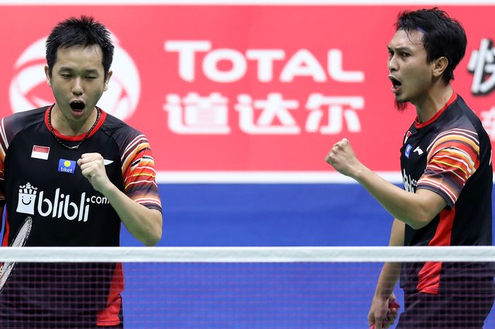 Ekspresi Hendra Setiawan (kiri) dan Mohammad Ahsan (kanan) saat memperkuat Indonesia dalam laga penyisihan Grup B Piala Sudirman 2019 kontra Denmark, Rabu (22/5/2019)