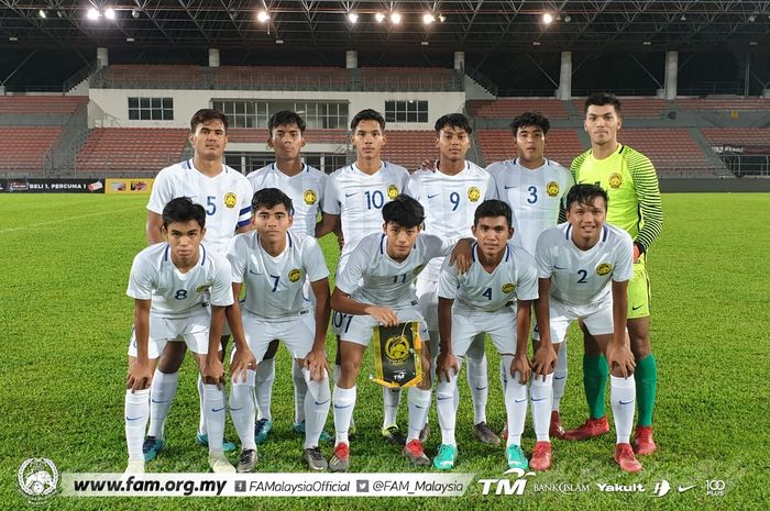 Para pemain timnas U-18 Malaysia sebelum uji coba kontra Kuala Lumpur FA di Stadion Cheras pada 22 Mei 2019. 