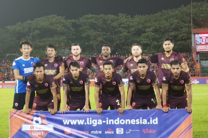 Pemain PSM Makassar berpose jelang kick-off duel Liga 1 2019 kontra Perseru Badak Lampung FC di Stadion Andi Mattalatta, Makassar, 24 Mei 2019.