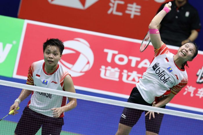 Wakil ganda putri Indonesia, Greysia Polii (kanan) dan Apriyani Rahayu, saat bertanding pada pertandingan semifinal Piala Sudirman di Nanning, China, Sabtu (25/5/2019)