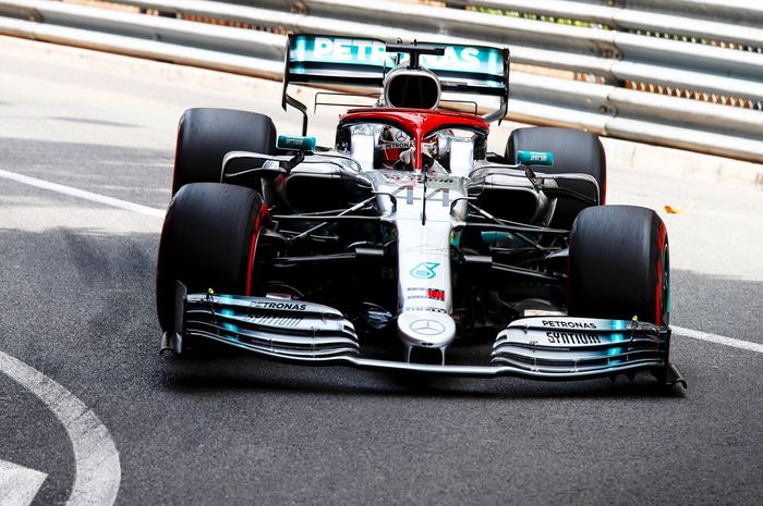 Lewis Hamilton (Mercedes) sukses mengamankan pole position pada sesi kualifikasi F1 GP Monako 2019, Sabtu (25/5/2019).